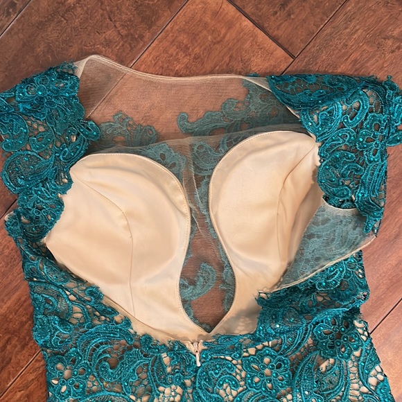 MacDuggal Evening Dress Size 4 - Picture 6 of 14